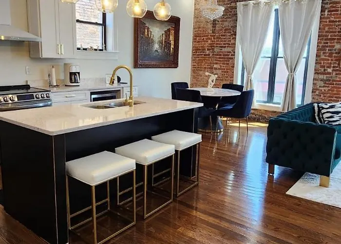 The Luxe Building- 2 Bedroom In Metropolis