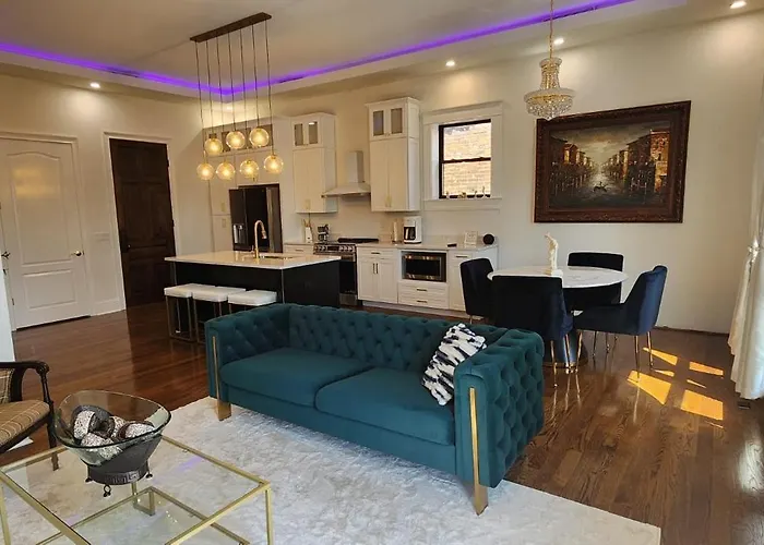 The Luxe Building- 2 Bedroom In Metropolis