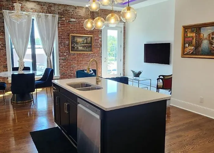 The Luxe Building- 2 Bedroom In Metropolis