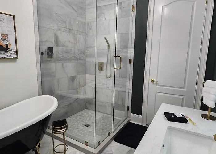 The Luxe Building- 2 Bedroom In Metropolis
