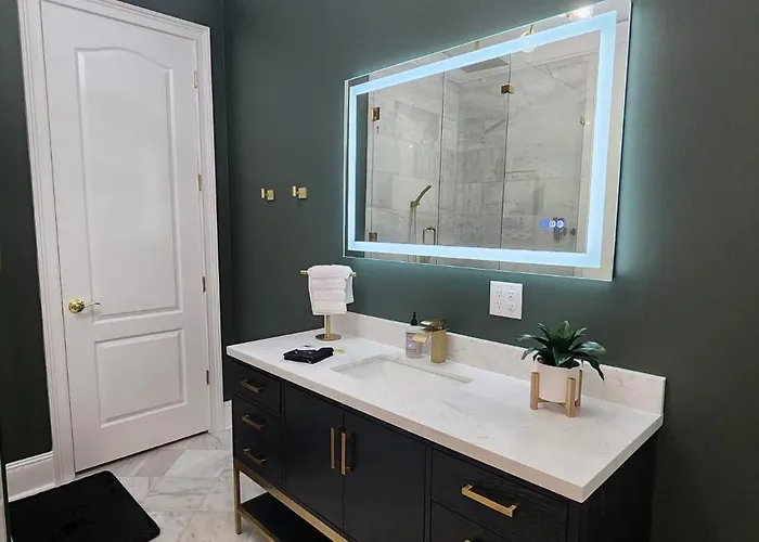 The Luxe Building- 2 Bedroom In