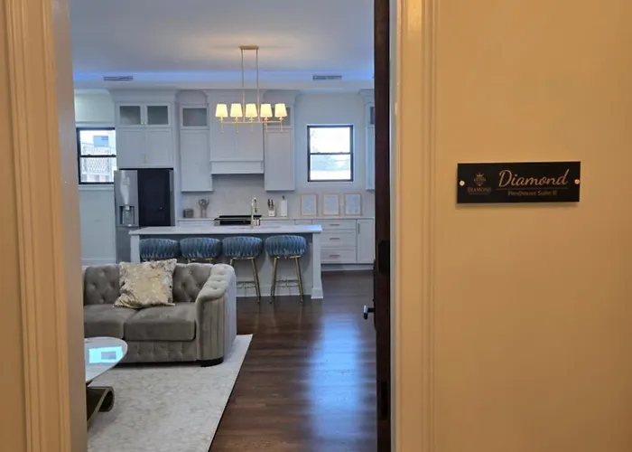 The Luxe Building- 2 Bedroom In * Metropolis
