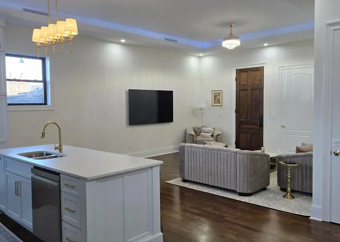 The Luxe Building- 2 Bedroom In *