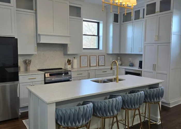The Luxe Building- 2 Bedroom In