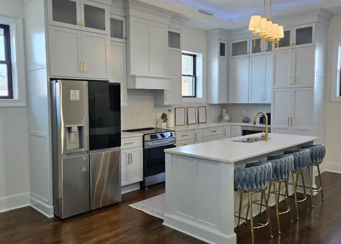 The Luxe Building- 2 Bedroom In * Metropolis