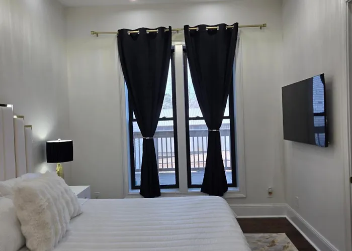 The Luxe Building- 2 Bedroom In Metropolis